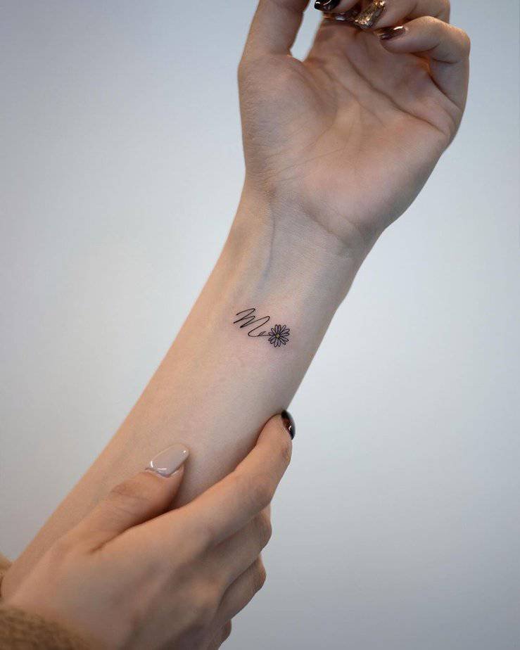 20 Wrist Tattoos Women Are Obsessed With to Instantly Amp Up Your Femininity